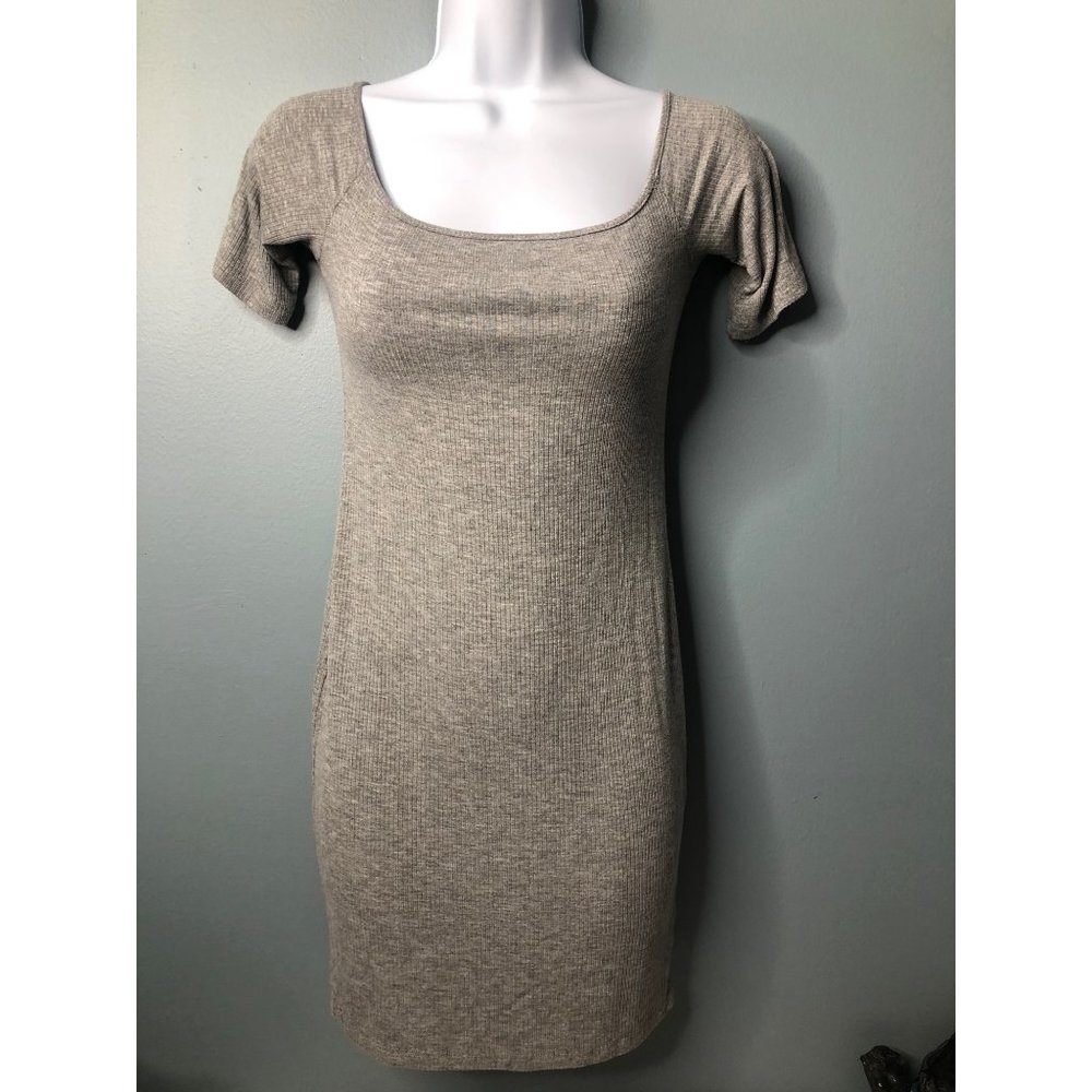 Forever 21 grey scoop neck line small